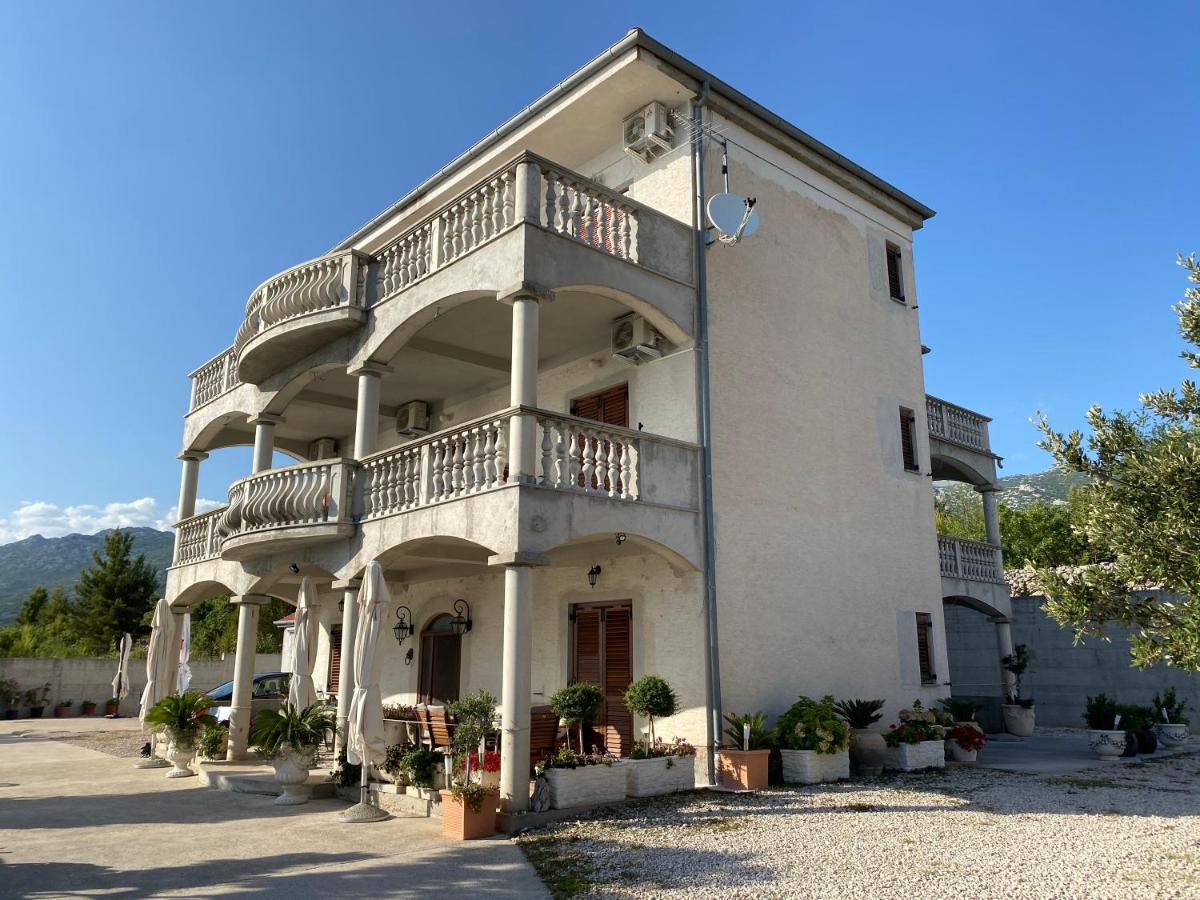 Villa Punta - Housity