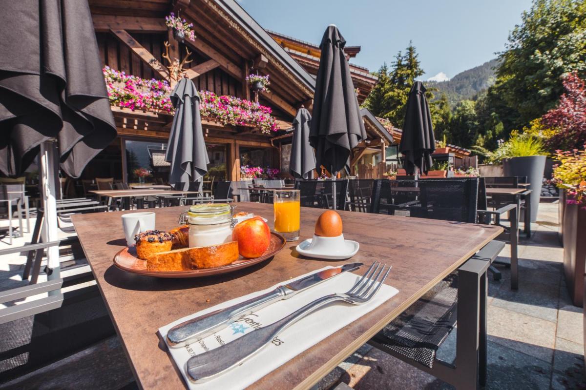 Vue générale sur la montagne ou vue sur la montagne depuis l'hôtel