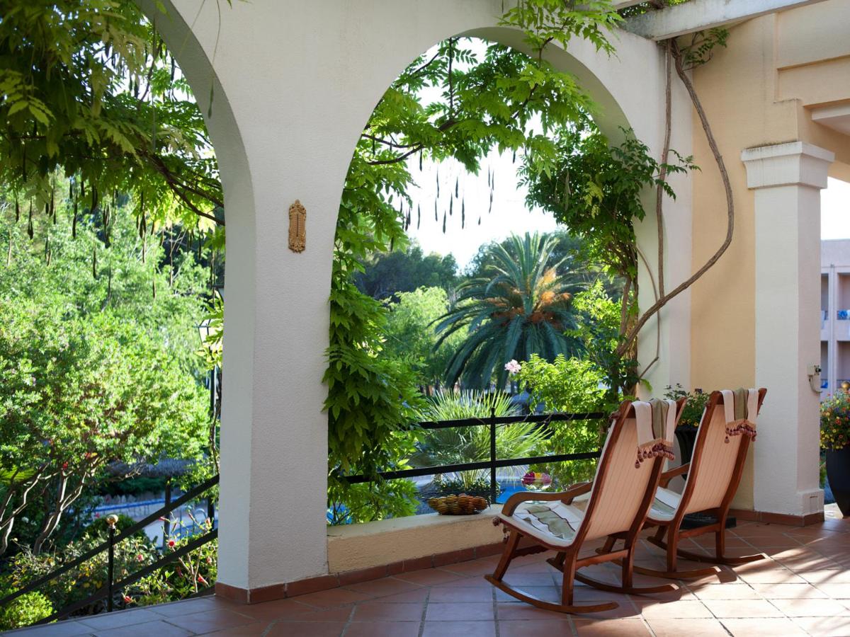 Jardín al aire libre en Hotel Bahia