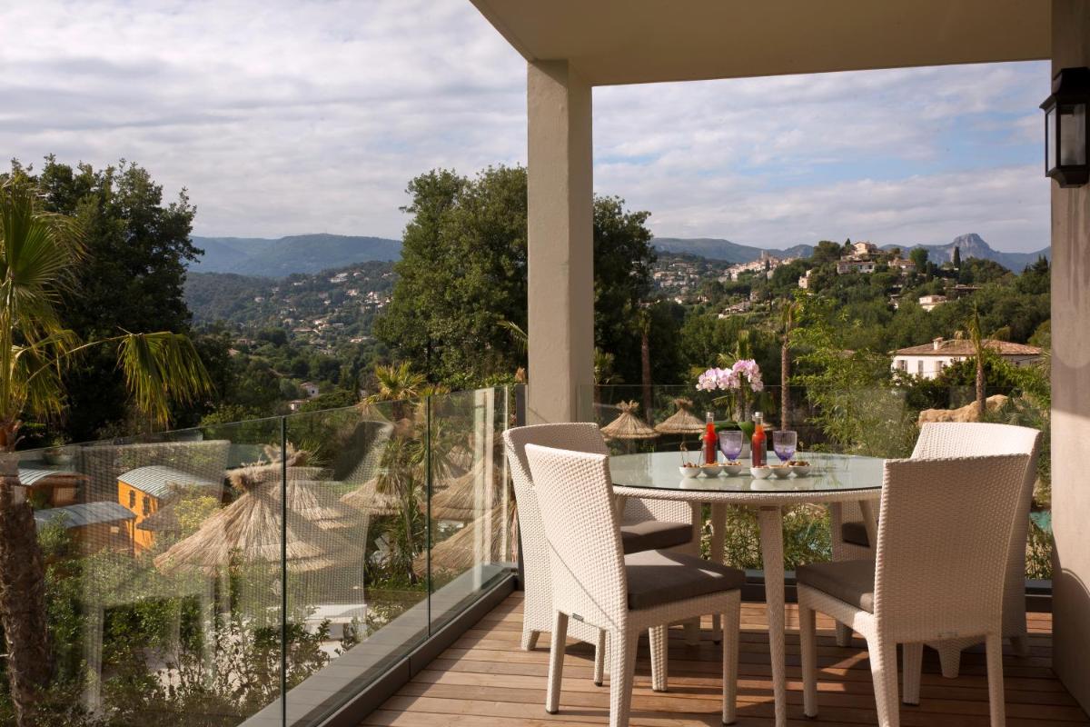 Vue générale sur la montagne ou vue sur la montagne depuis l'hôtel