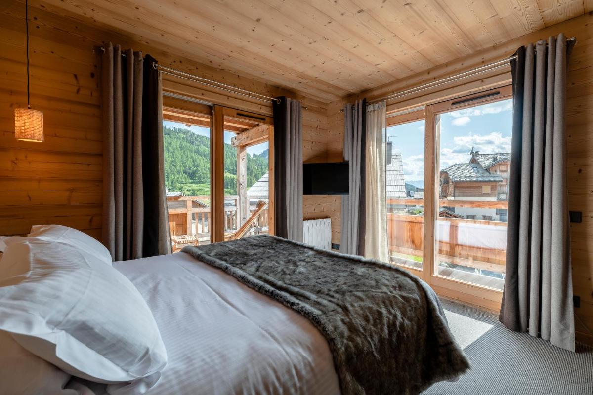 Un ou plusieurs lits dans un hébergement de l'établissement Le Chalet Blanc Hôtel & Spa