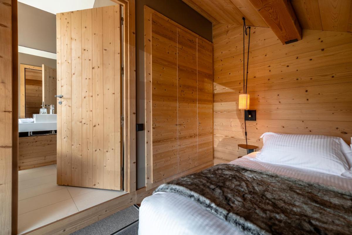 Un ou plusieurs lits dans un hébergement de l'établissement Le Chalet Blanc Hôtel & Spa
