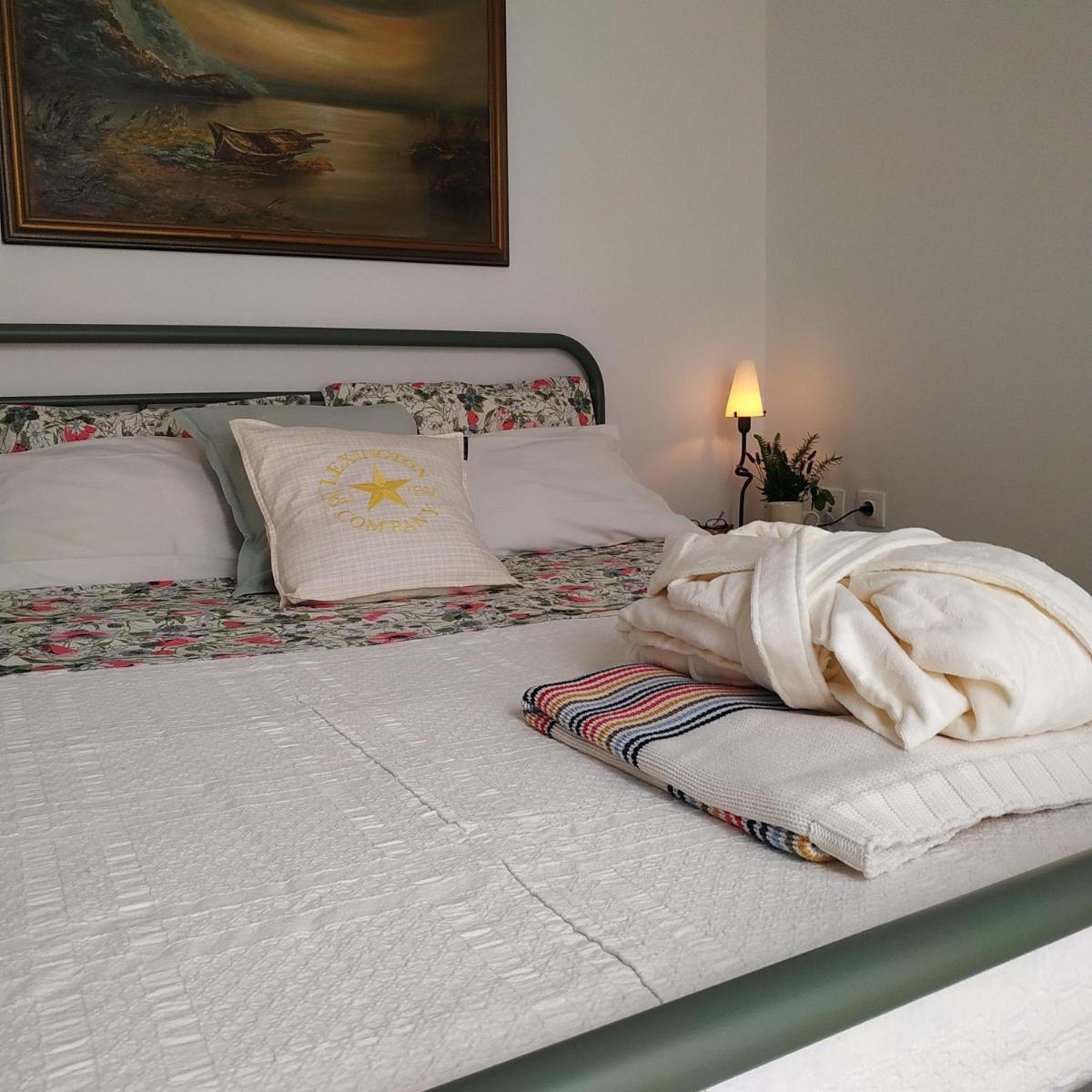 Charming 2-Bed Vacation House in Lagonisi Attikis - Housity