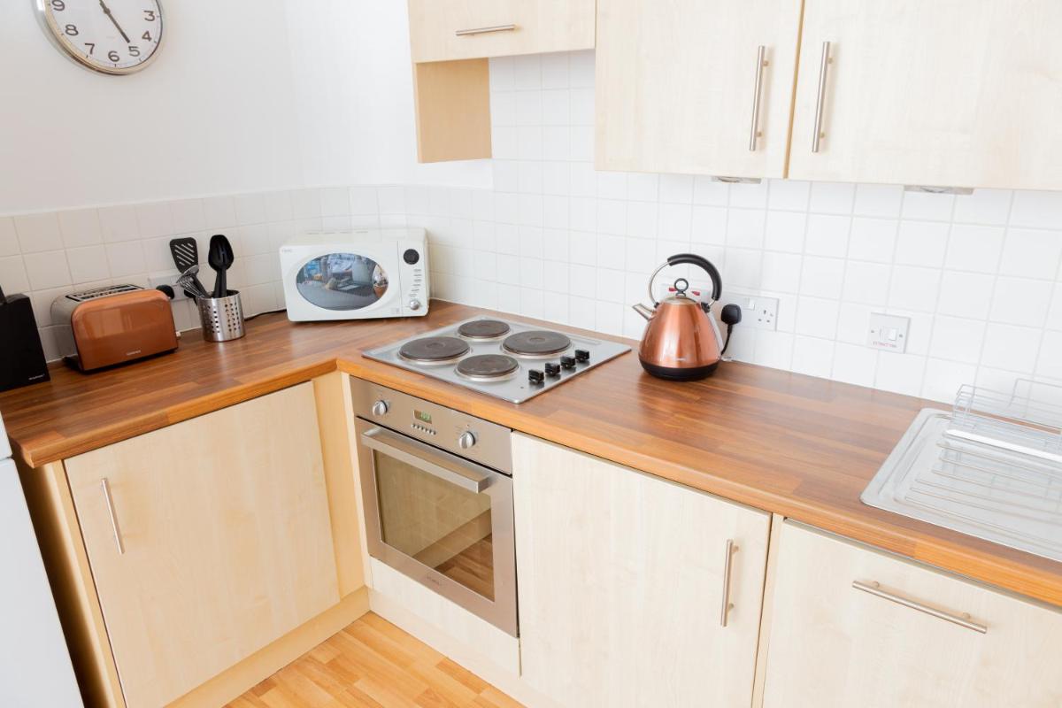 Modern Merchant City Apartment by George Square - Housity