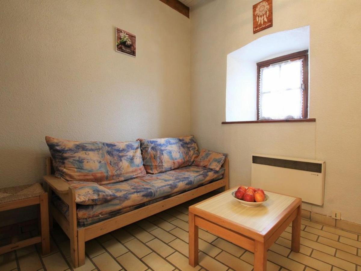 Gîte chaleureux dans l'ancienne école avec cour privée, près du château et jardin botanique - FR-1-582-175 - Housity