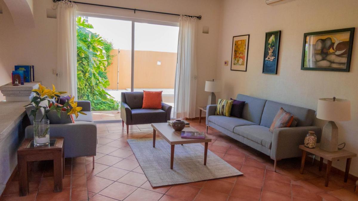 Suitetrails - VILLA LUCIERNAGAS, SPACIOUS, PRIVATE Home with pool great location