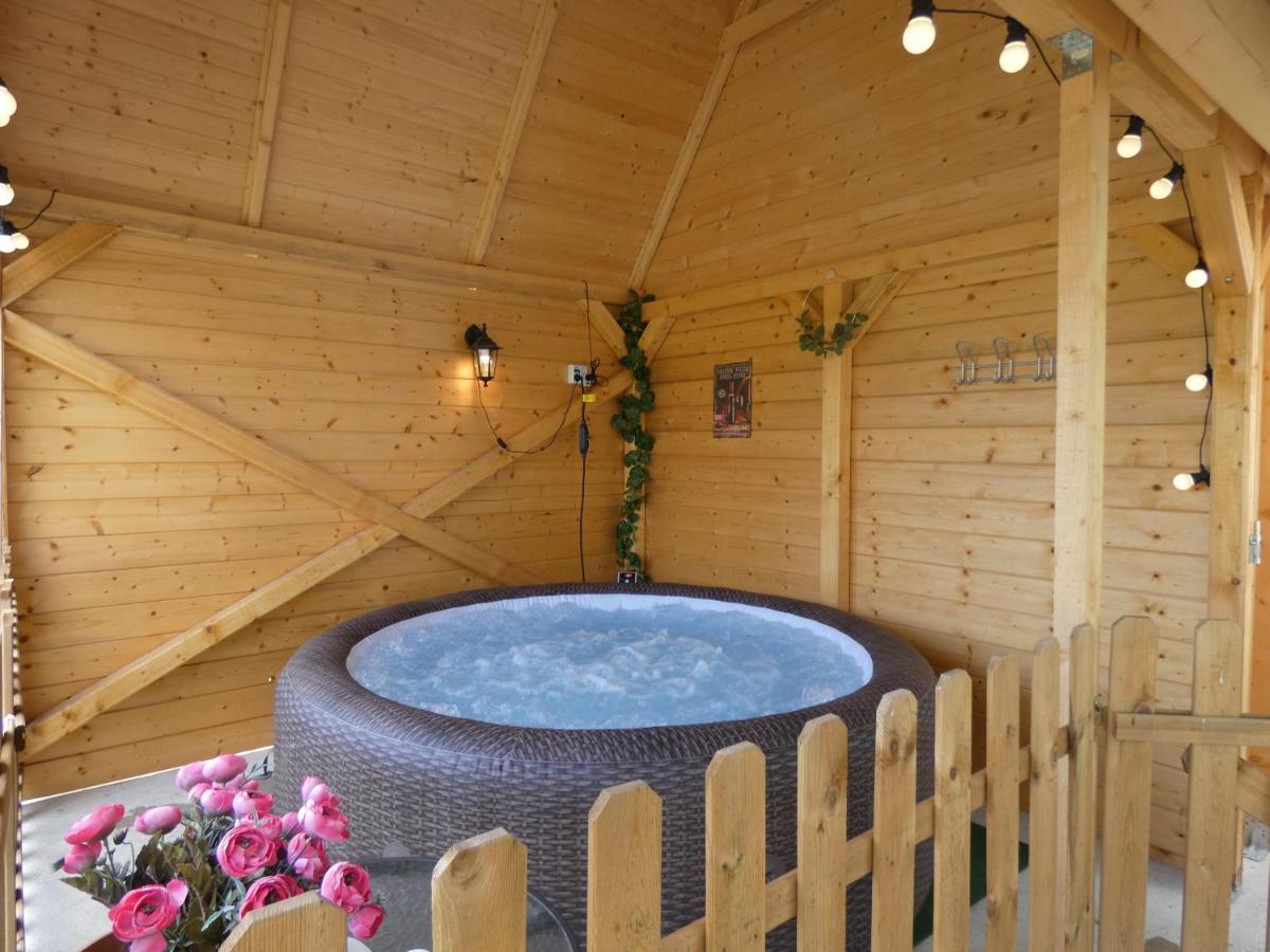 Vakantiewoning Világos Ég met privé zwembad en jacuzzi - Housity