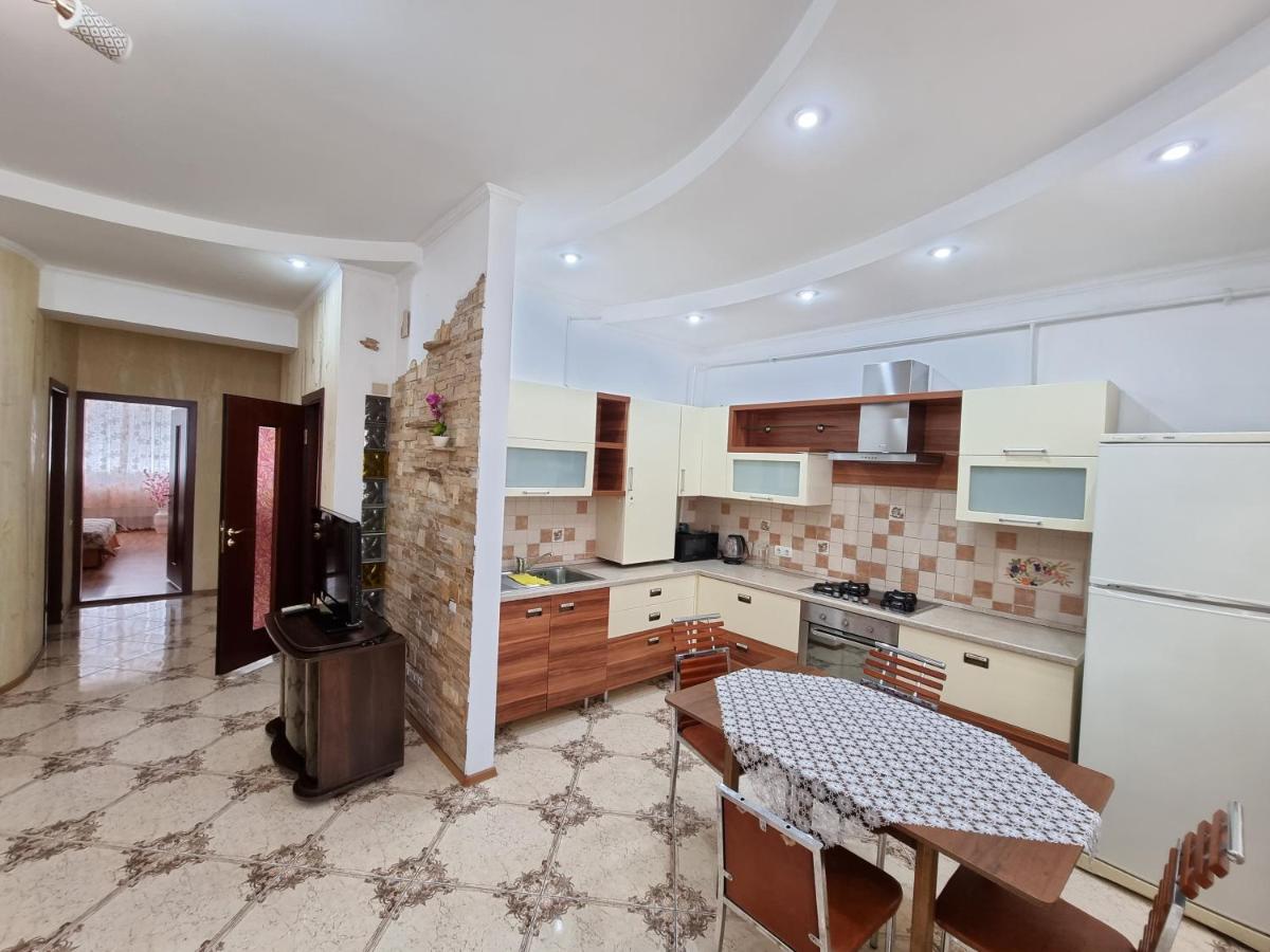 Apartments Business behind Hotel National Ultracentral - Housity