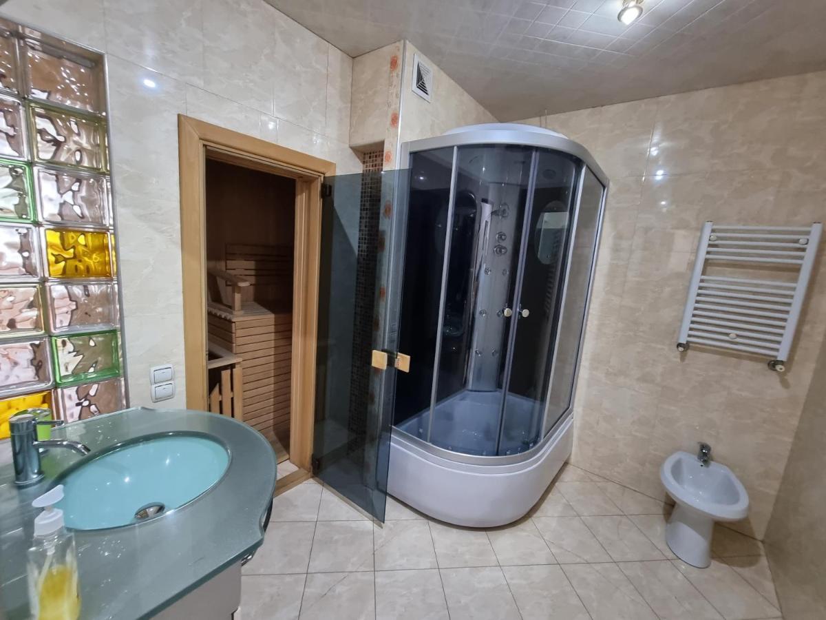 Apartments Business behind Hotel National Ultracentral - Housity