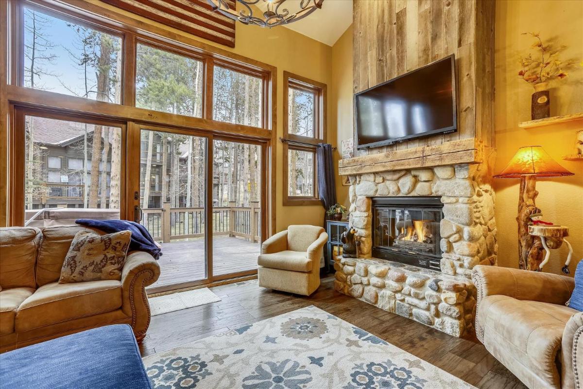 Village Point 109 townhouse - Housity