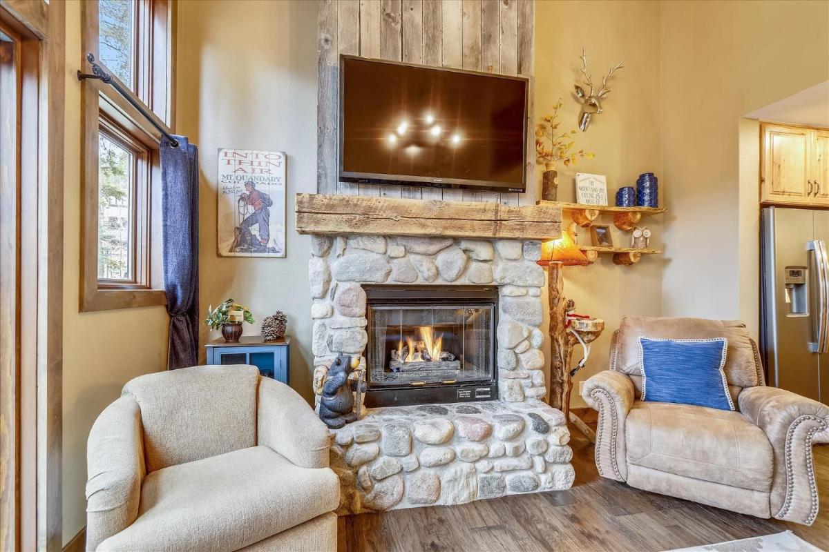 Village Point 109 townhouse - Housity