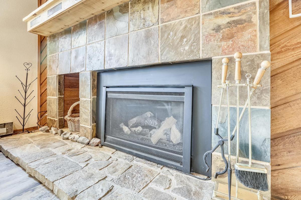 Multi-level Cedars 2 Townhome - Housity