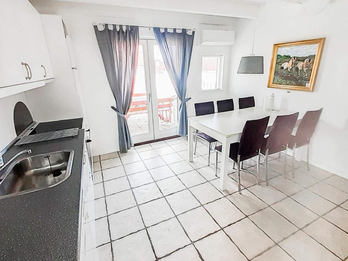 6 person holiday home in Hadsund - Housity