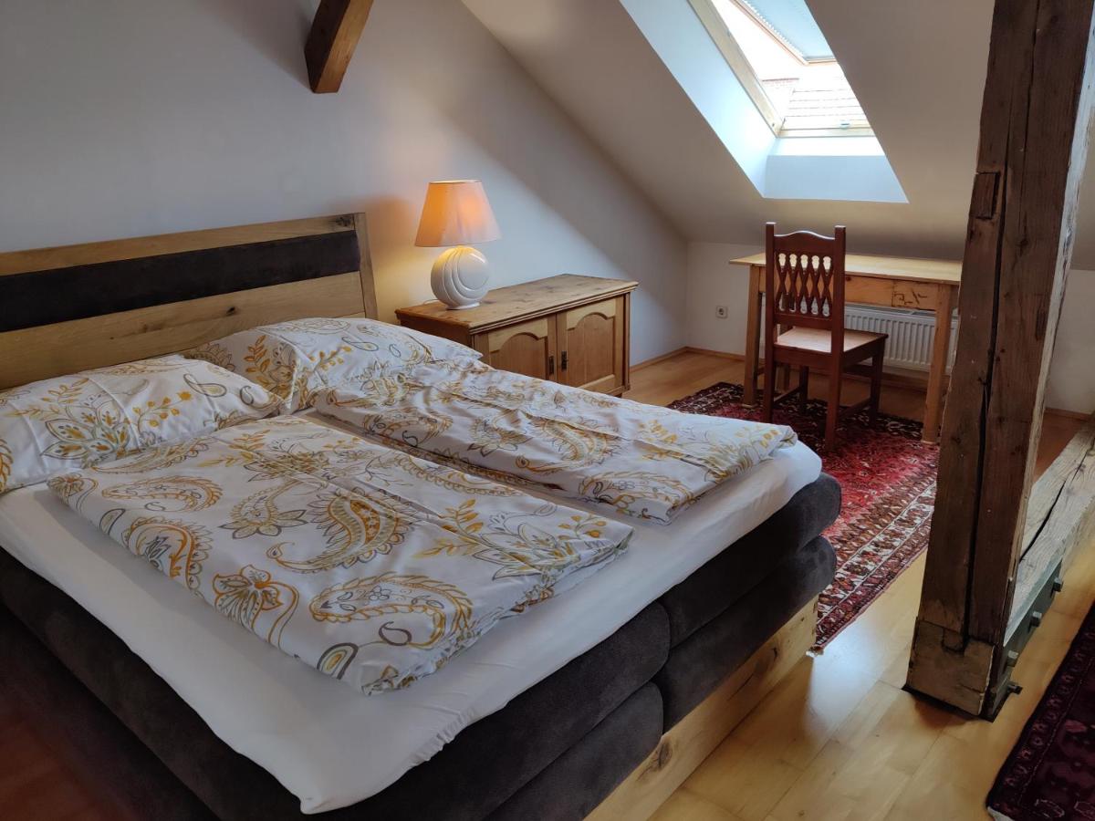 Ferienwohnung-Dachgeschoß Familie Mayer - Housity