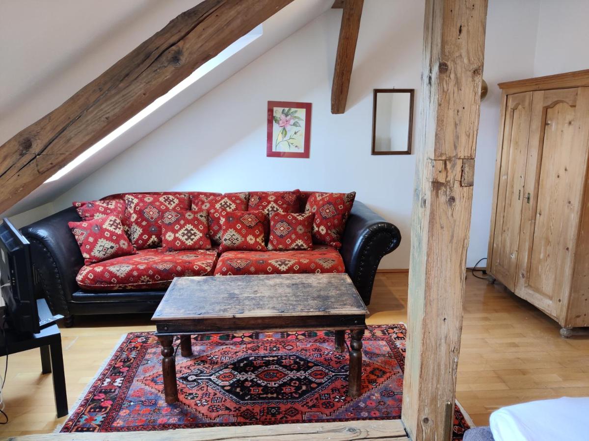 Ferienwohnung-Dachgeschoß Familie Mayer - Housity