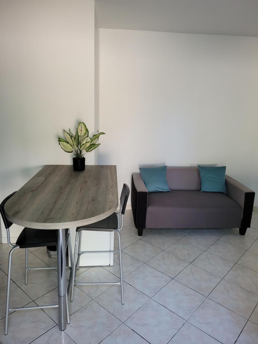 charmant studio de 30 m2 très calme avec sa grande belle terrasse et son jardin PRIVATIF - Housity