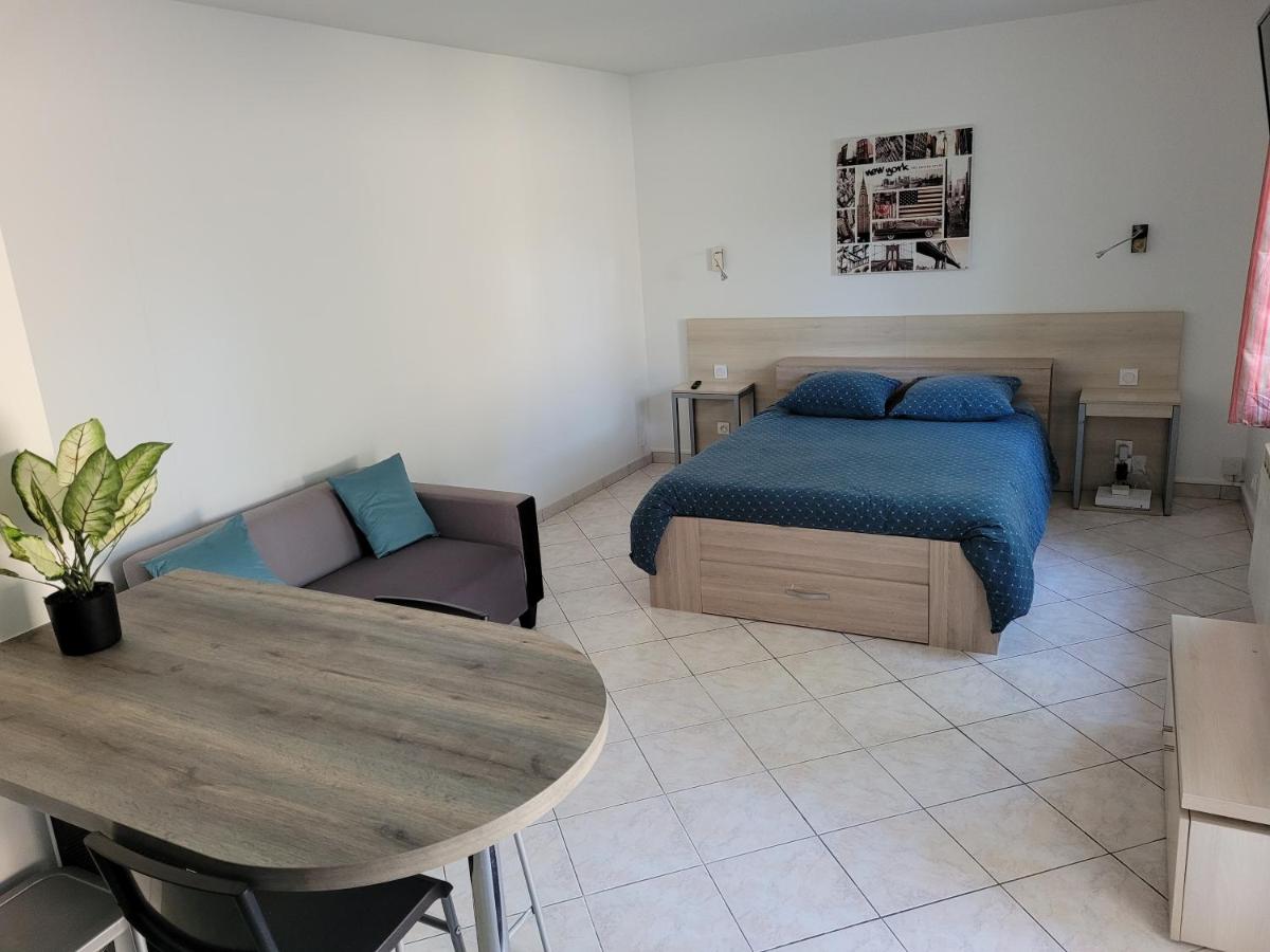 charmant studio de 30 m2 très calme avec sa grande belle terrasse et son jardin PRIVATIF - Housity