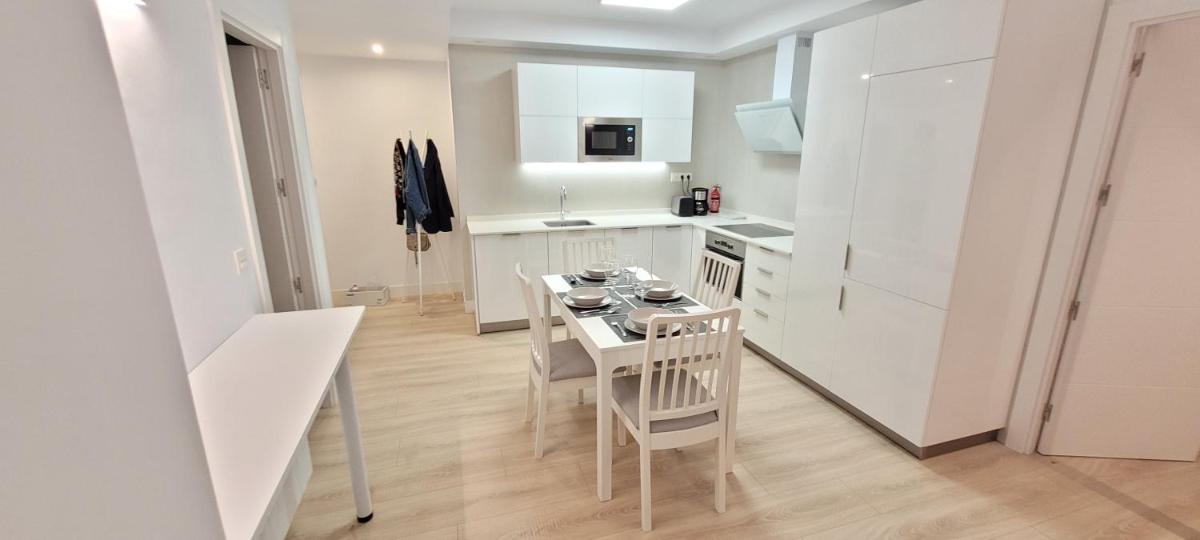 Cozy White Home in Getxo - Housity