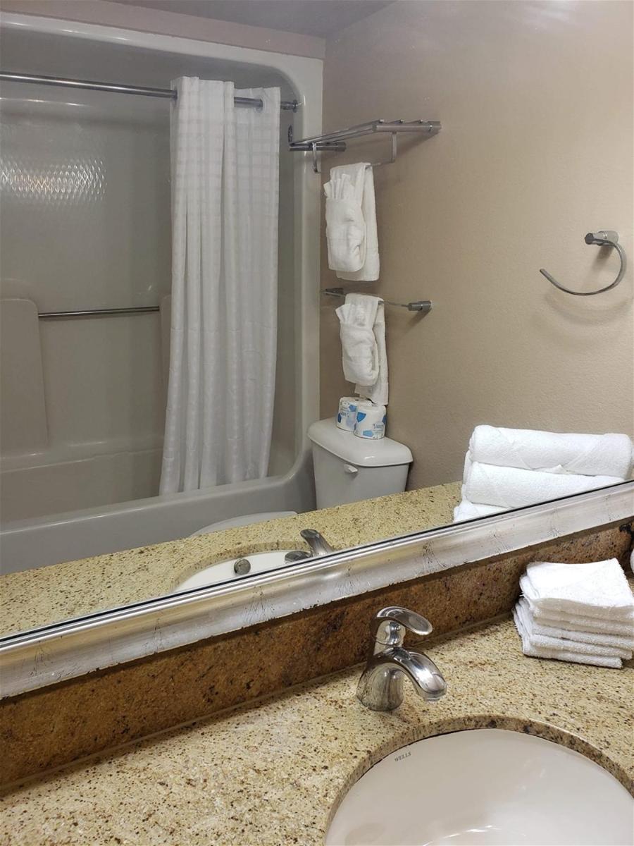 Unit 1005 at Sun N Sand Resort - Housity