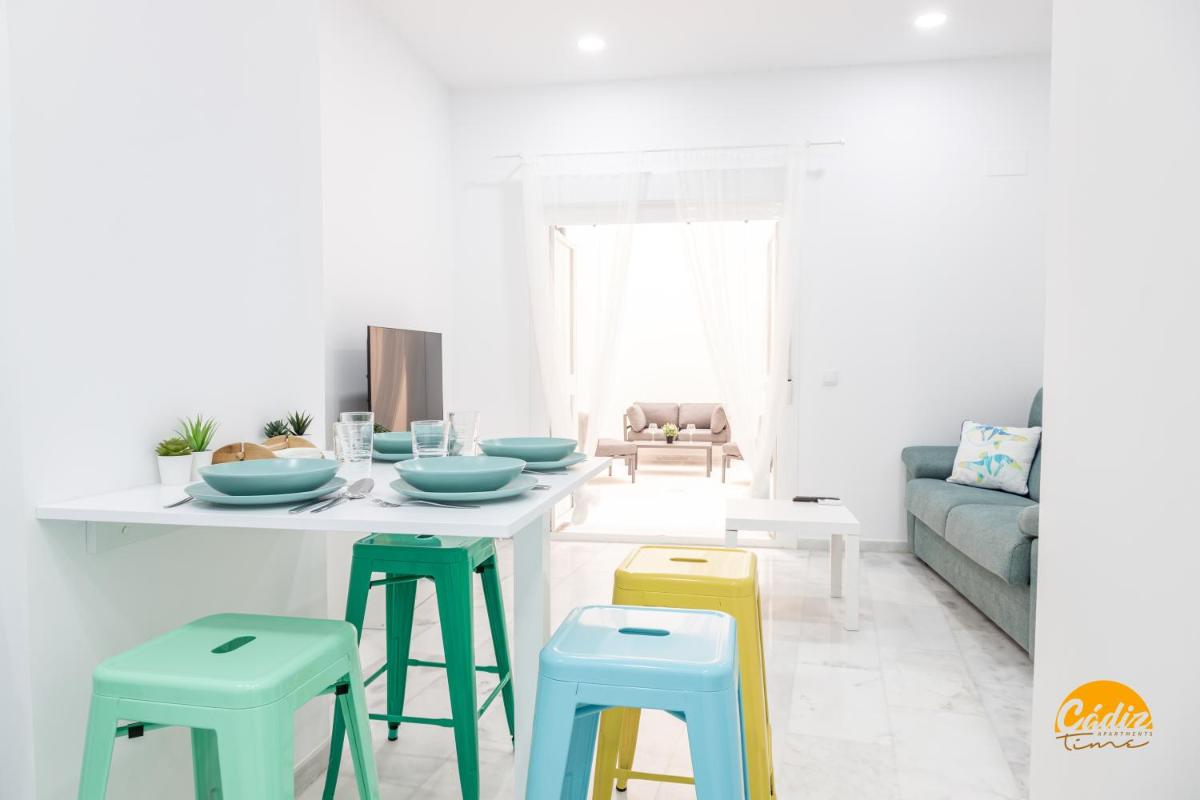 Casa Patio La Viña by Cadiz Time - Housity