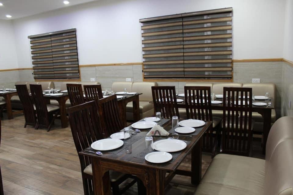 Hotel Green Valley - Housity