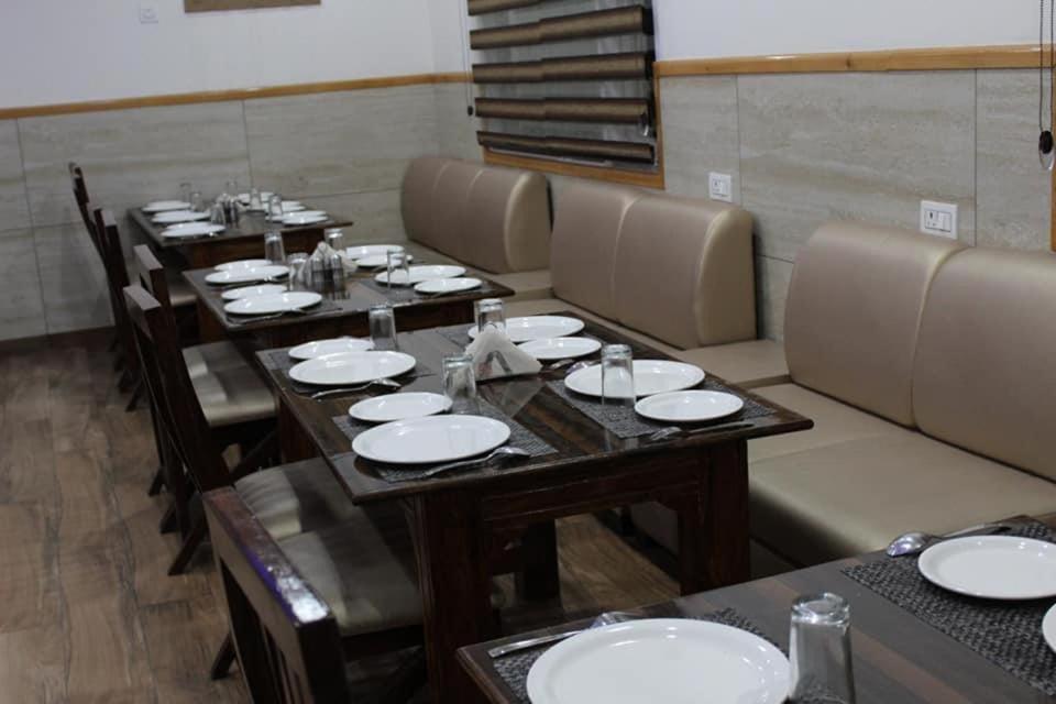 Hotel Green Valley - Housity