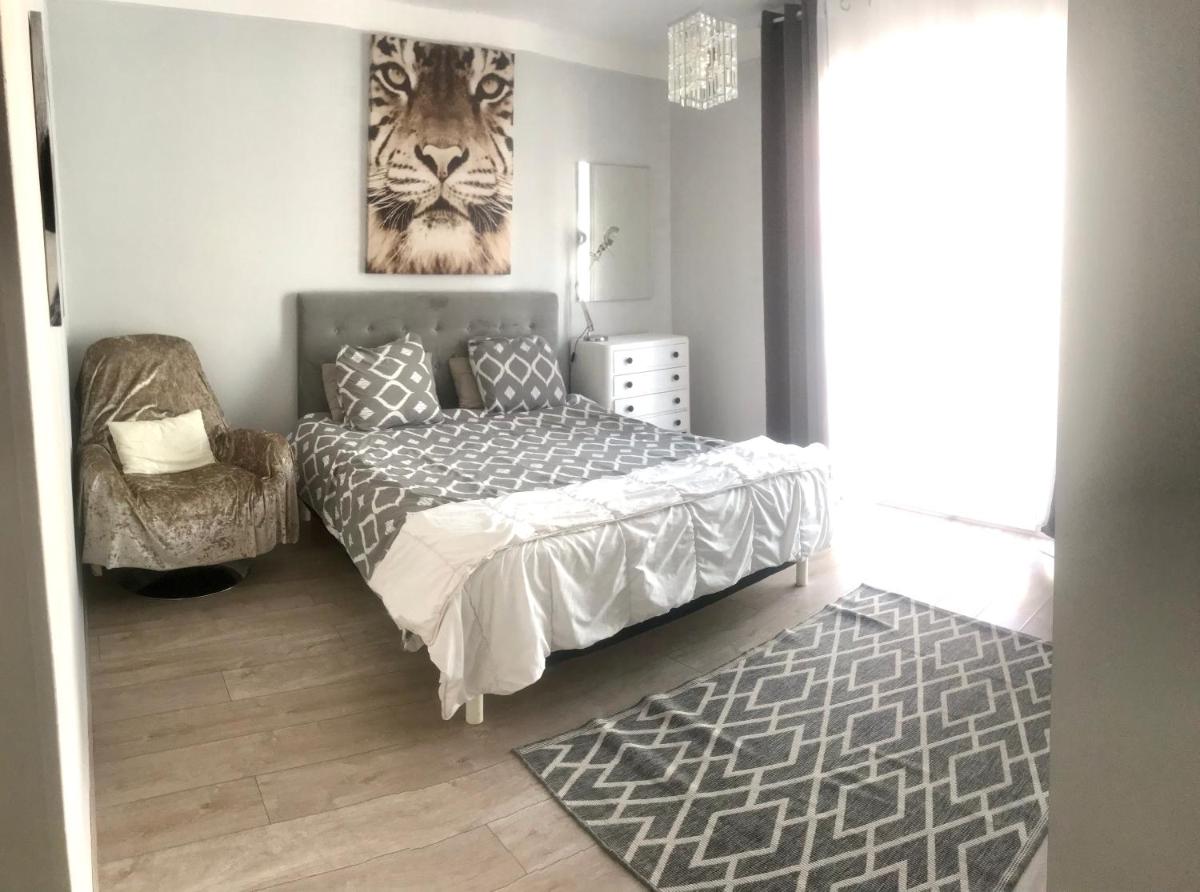 Beautiful 2 beds rooms and living room 3 minutes beaches - Housity