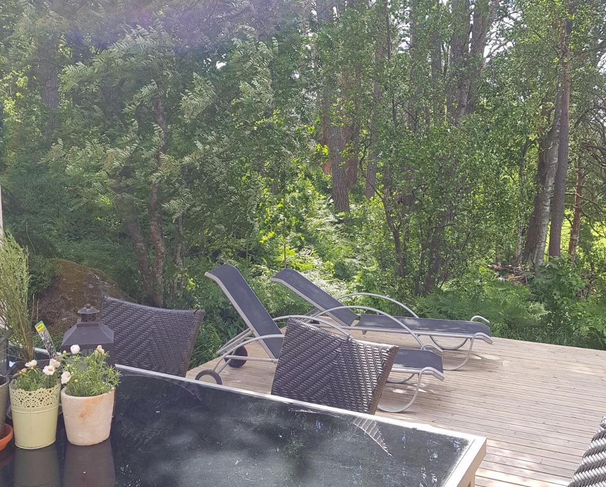 Hirsihuvila, sauna ja kylpyamme, levollista olemista - Housity