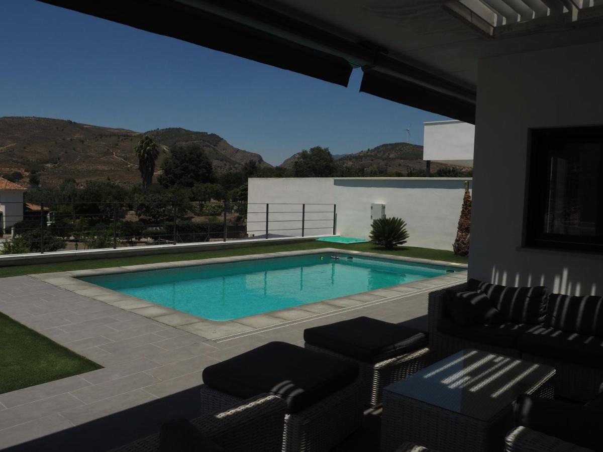 La Casa en el Valle, 5 bedroom villa with private pool - Housity