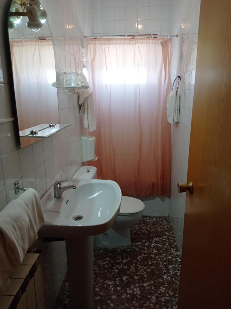 Antolin Guest House - Housity