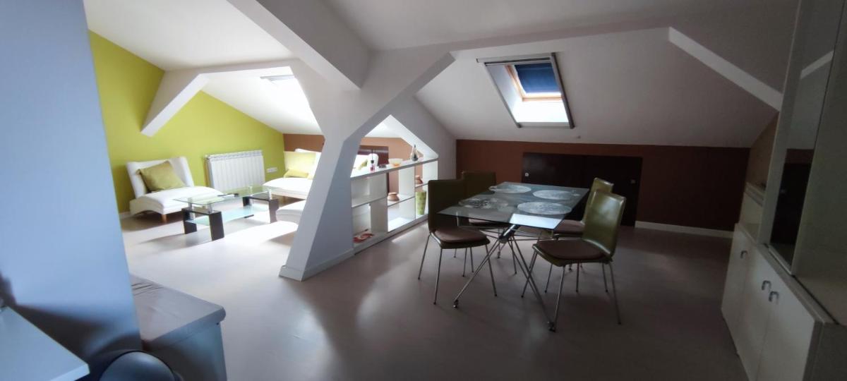 Hysteria Central Flat - Housity