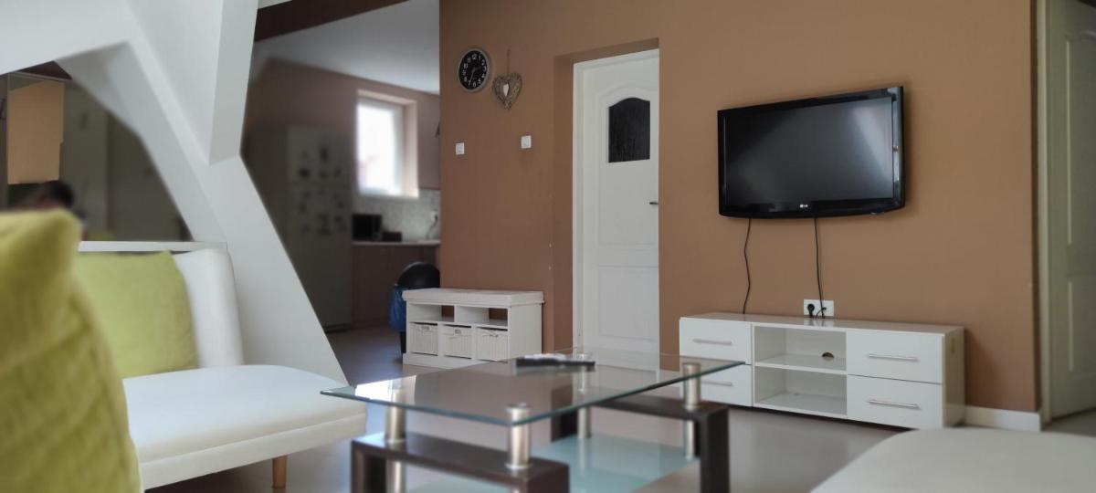 Hysteria Central Flat - Housity