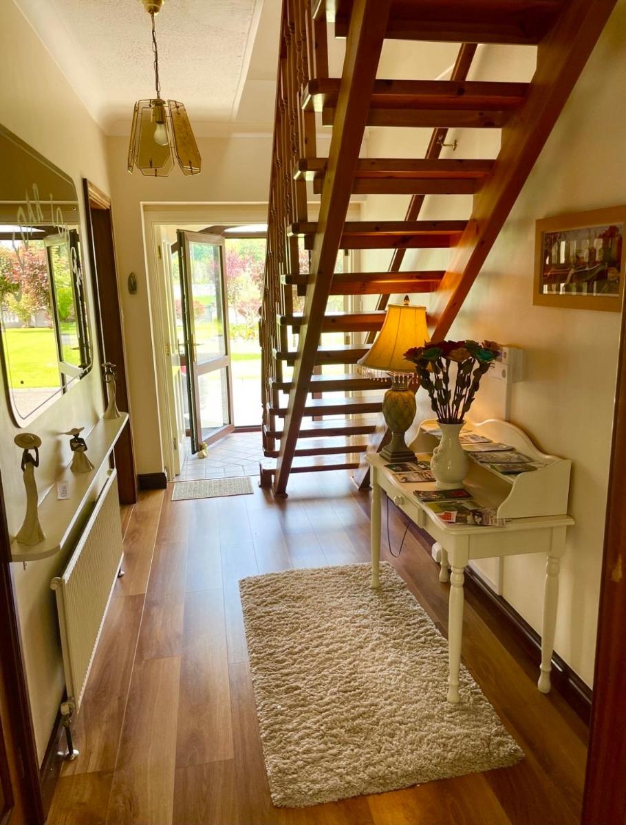 Cedar Lodge Accommodation H91 CF9D - Housity