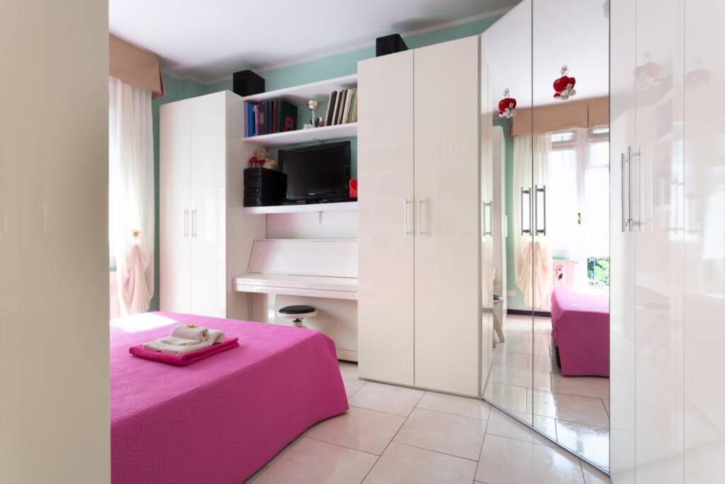 Bright & Cozy Room With Balcony - Housity