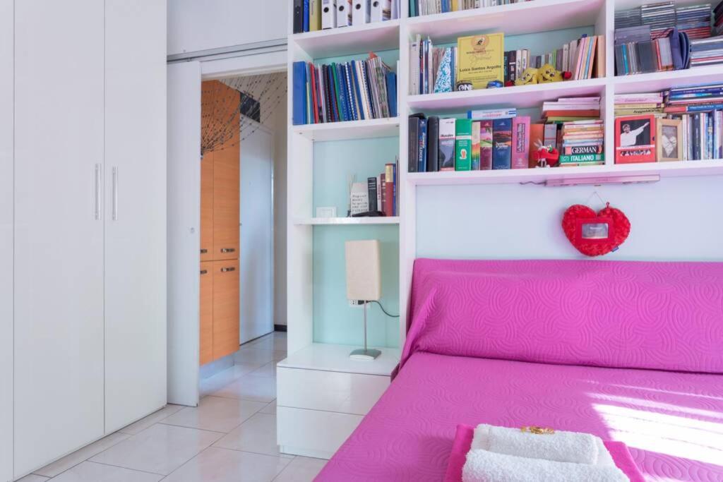 Bright & Cozy Room With Balcony - Housity