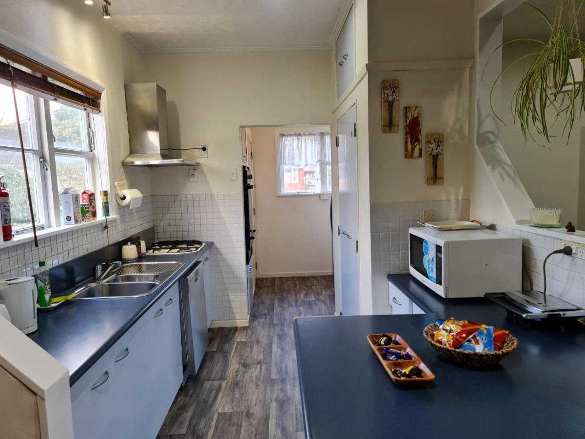 Hidden Gem and Entire Bungalow in Central hutt - Housity