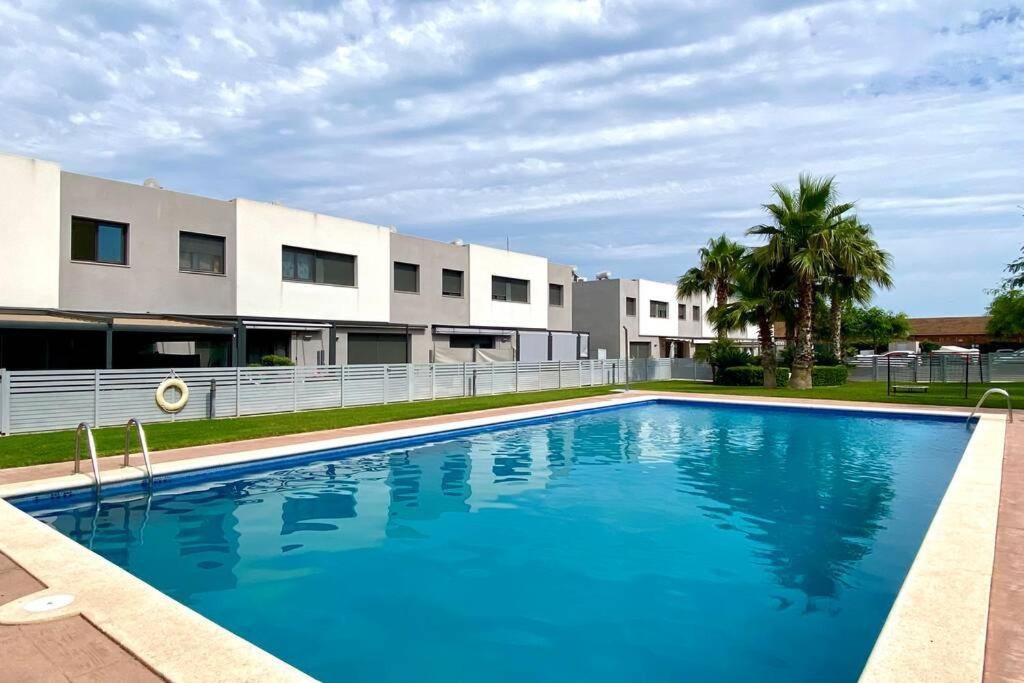 Chalet moderno con piscina en Mont - roige Bahia - Housity