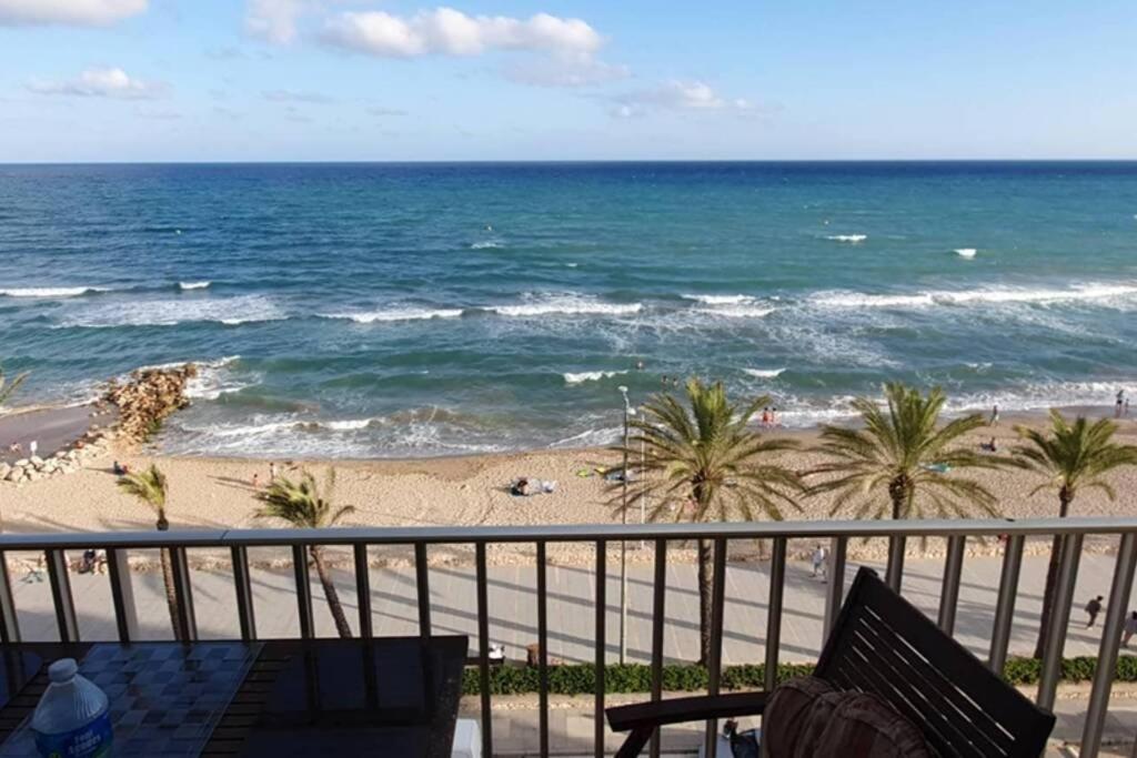 Primera línea de mar, 6o piso amplio y piscina comunitaria - Housity