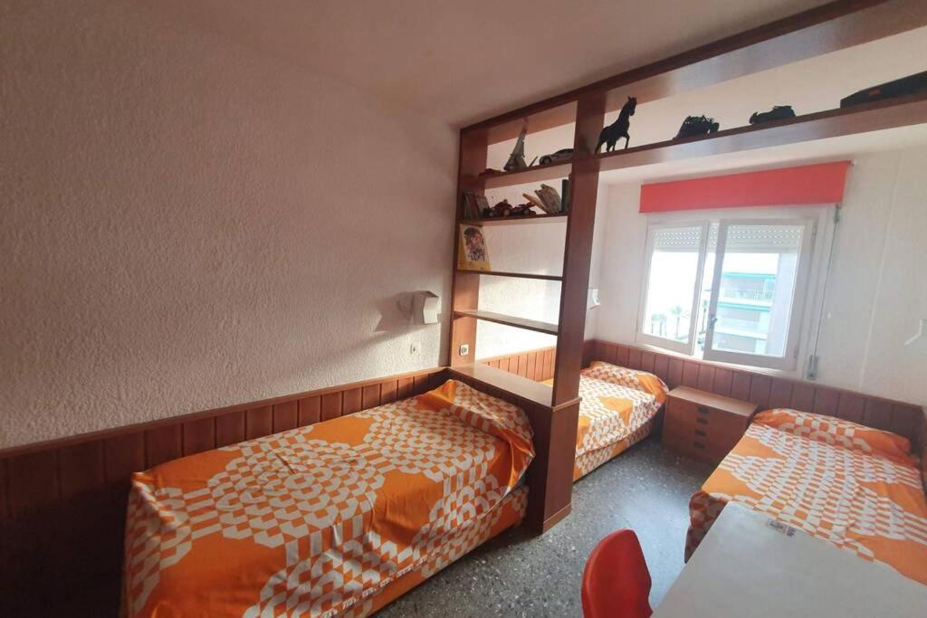 Primera línea de mar, 6o piso amplio y piscina comunitaria - Housity