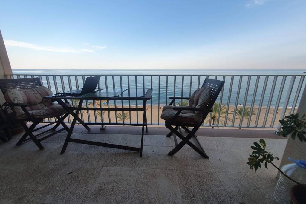 Primera línea de mar, 6o piso amplio y piscina comunitaria - Housity