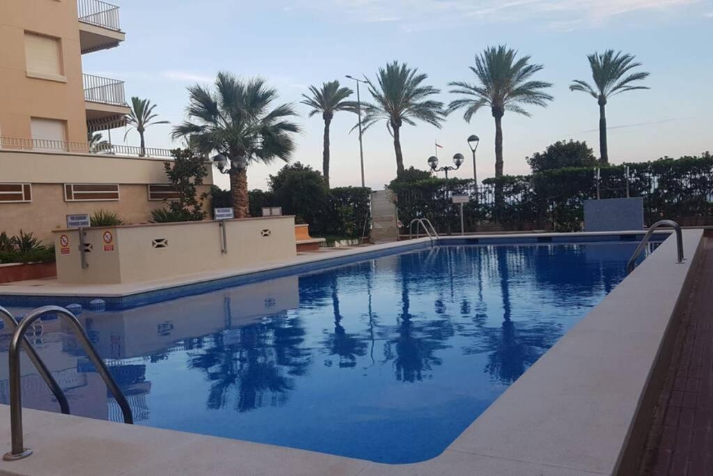 Suitetrails - Primera línea de mar, 6o piso amplio y piscina comunitaria