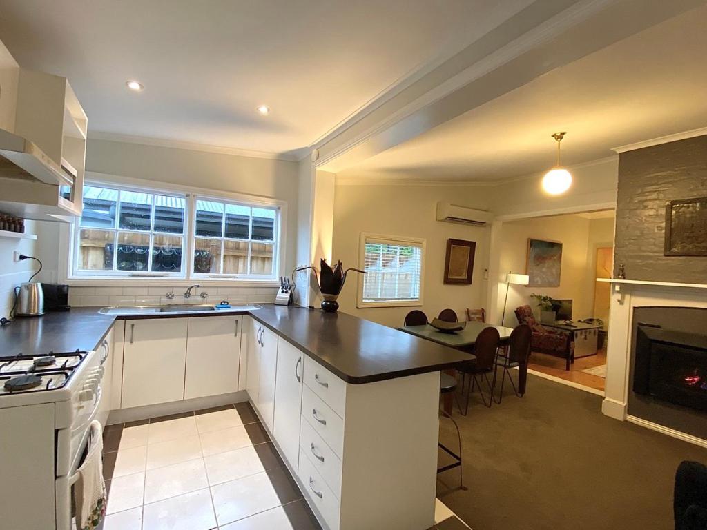 Loose Leaf Cottage - Housity