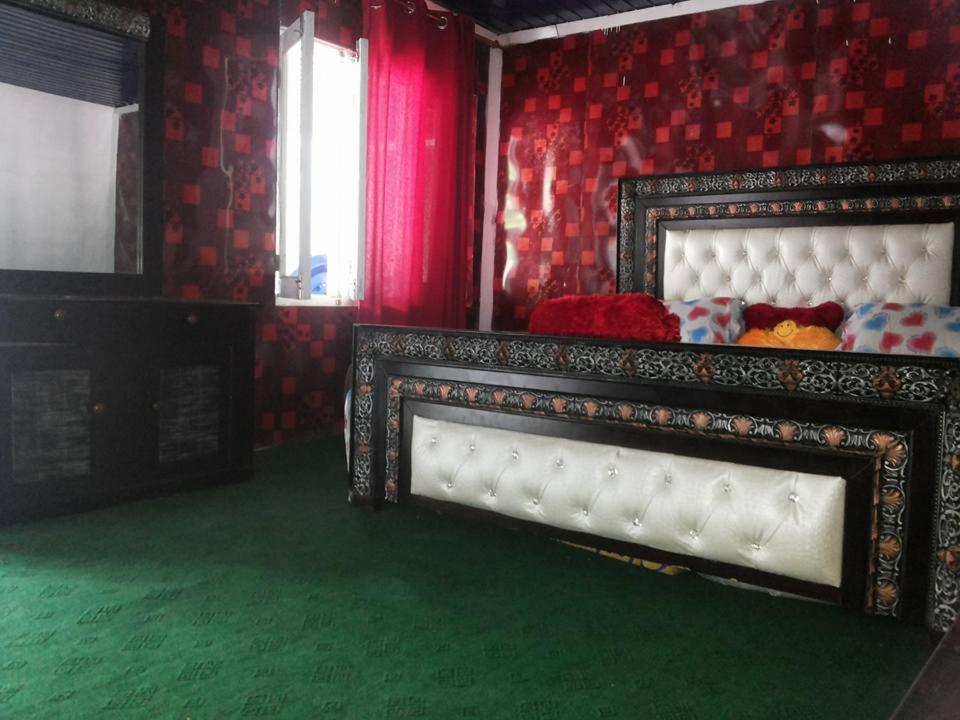 Hotel Kashmir Lodge - Housity