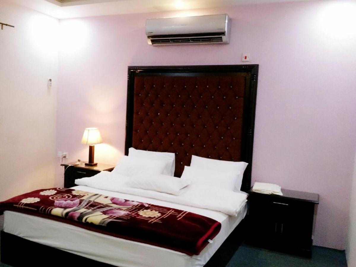 Hotel Kashmir Lodge - Housity