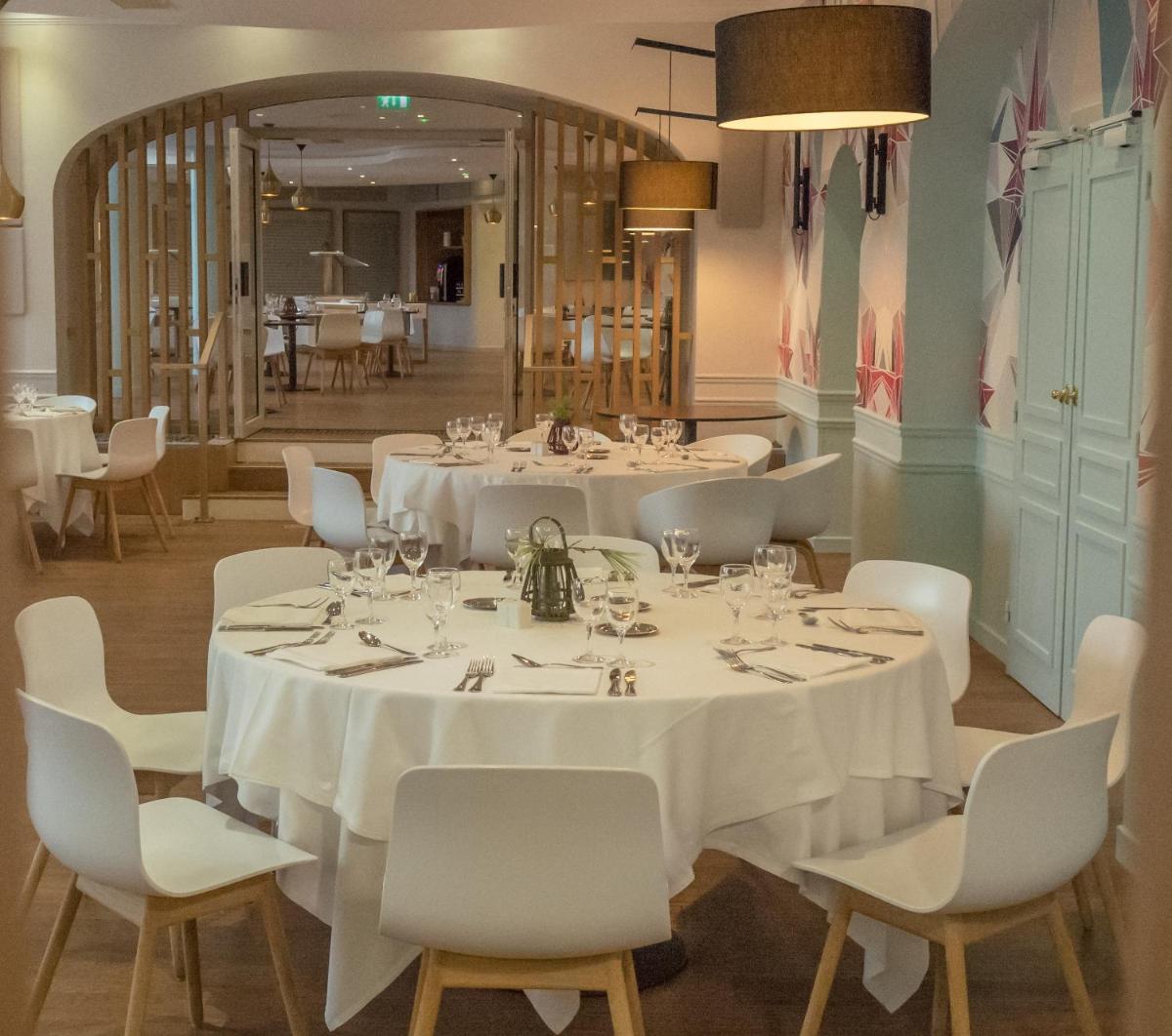 Restaurant ou autre lieu de restauration dans l'établissement Hôtel Les Jardins De Sainte-Maxime