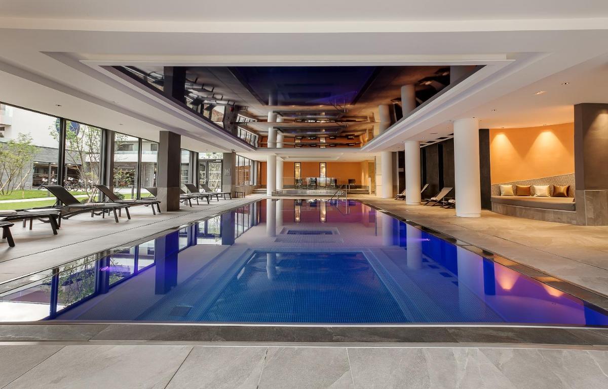 Piscine de l'établissement Rivage Hôtel & Spa Annecy ou située à proximité