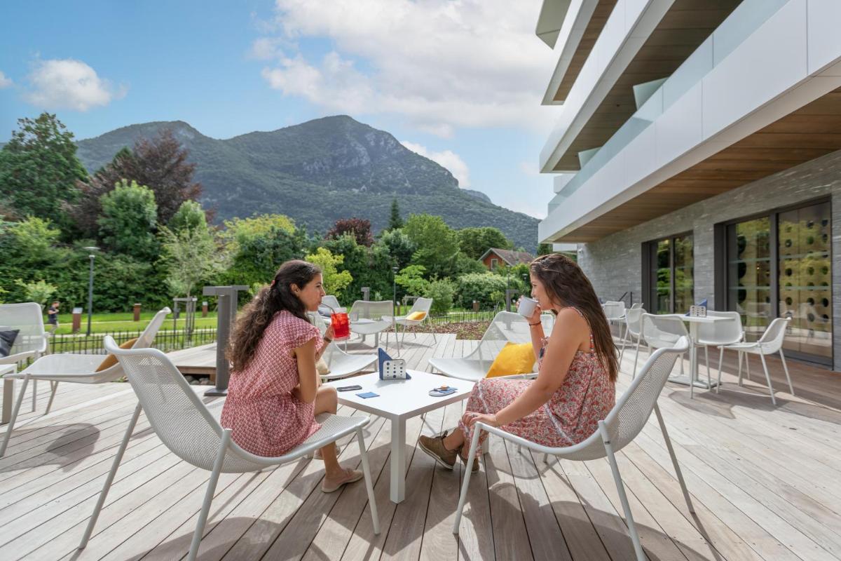 Vue générale sur la montagne ou vue sur la montagne depuis l'hôtel