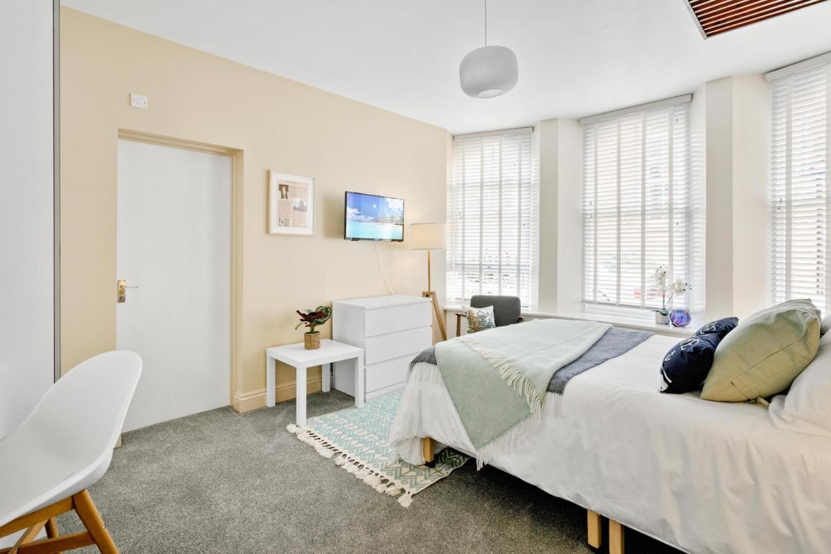Park View R & R - Adult Only - Self-Catering - Free Parking - EV Point - Housity