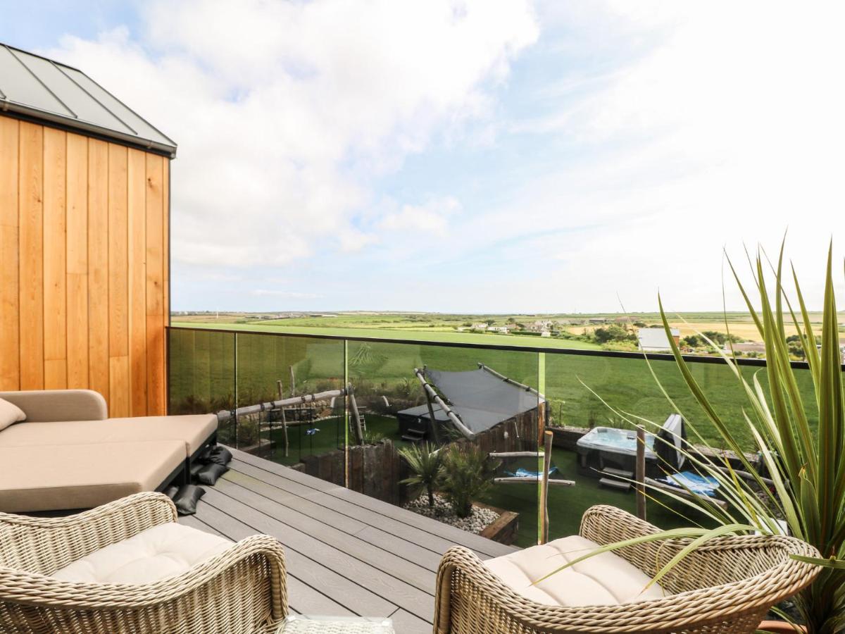 Sennen Skies - Housity