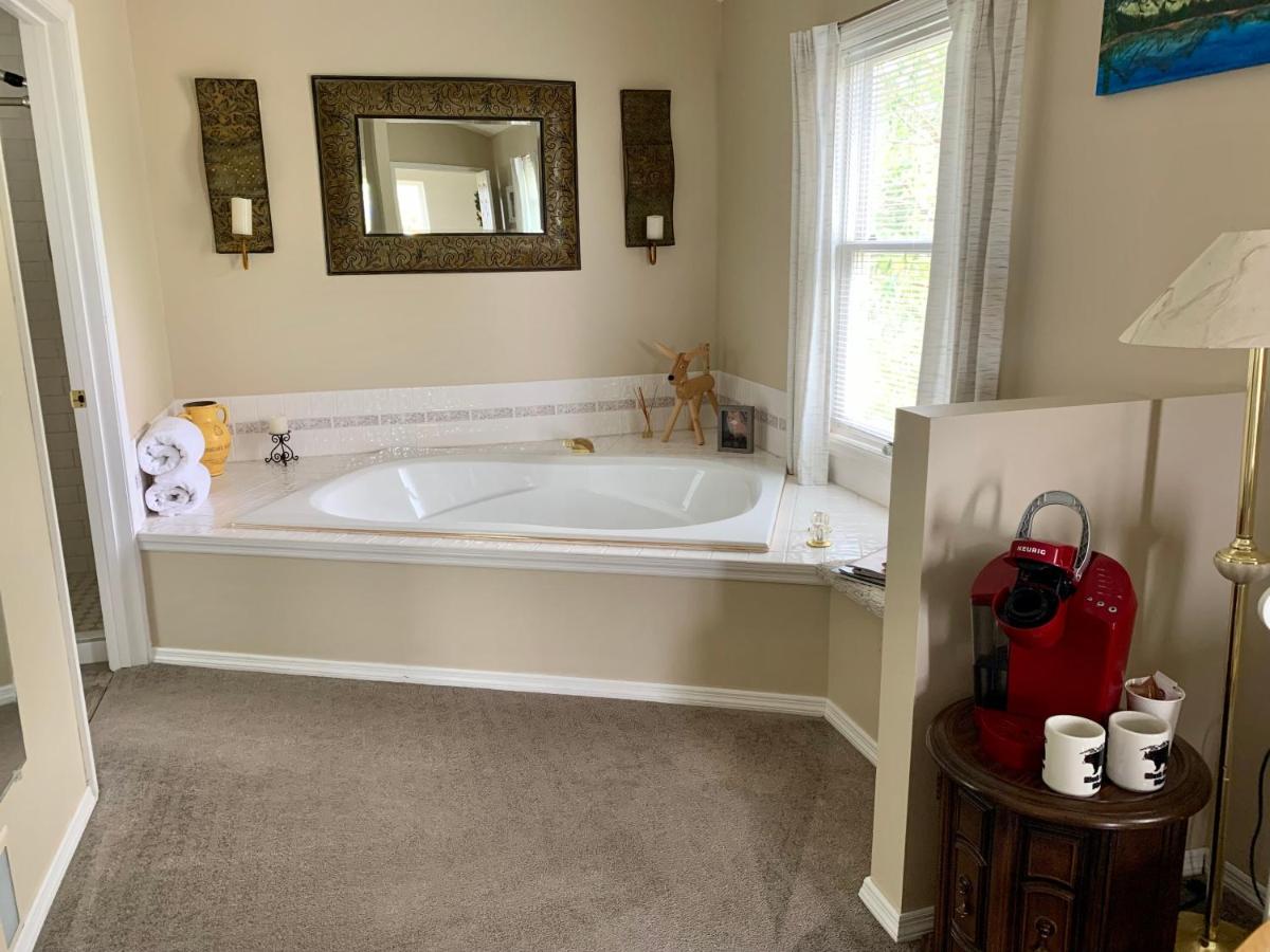 Fox Hollow Inn - Housity